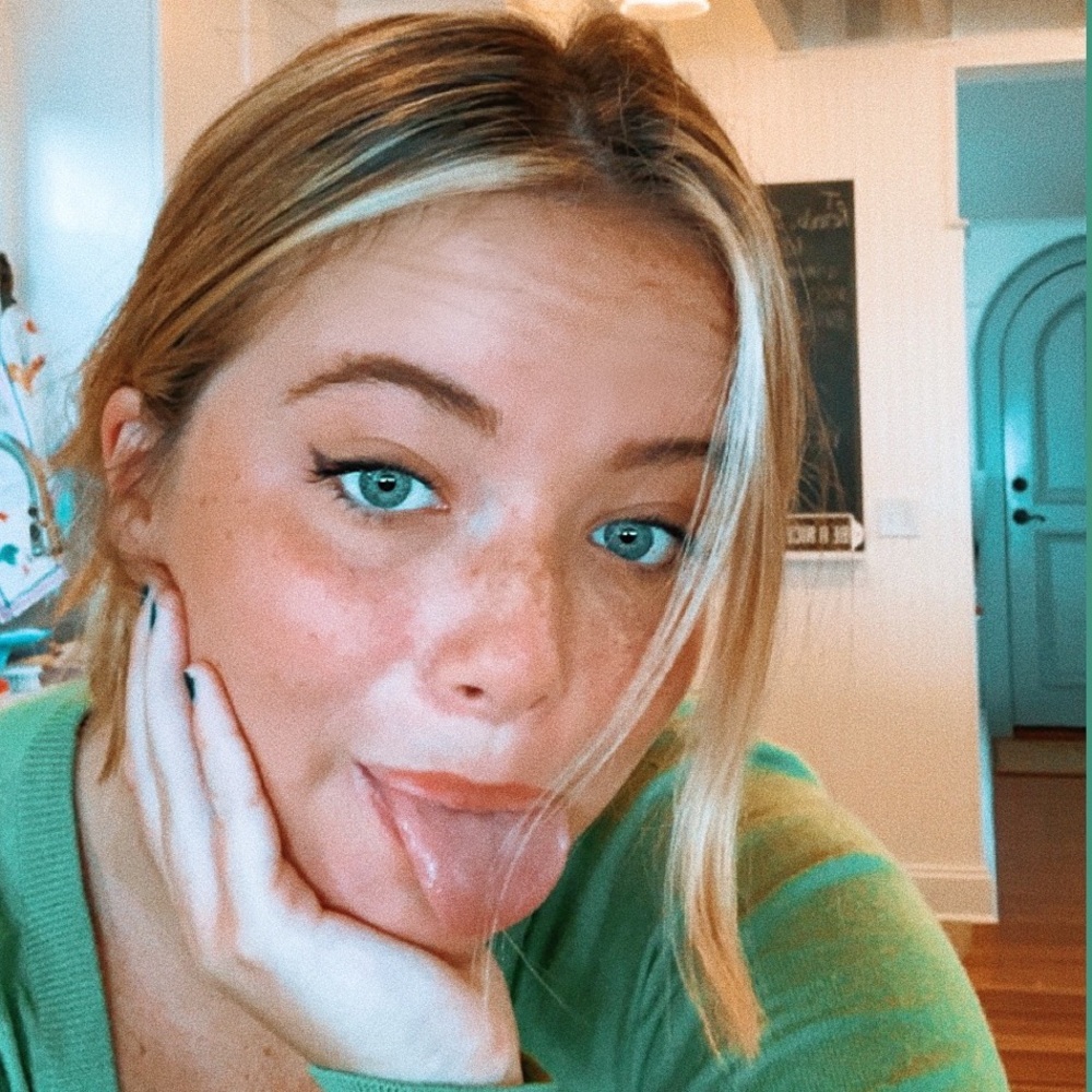 Meet your Posher, Claudia